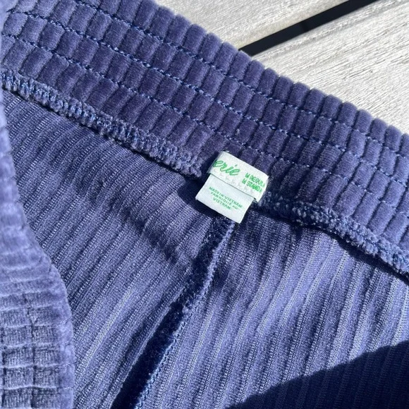 Aerie Ribbed Groove On Velour Flare Leggings - Picture 3 of 4